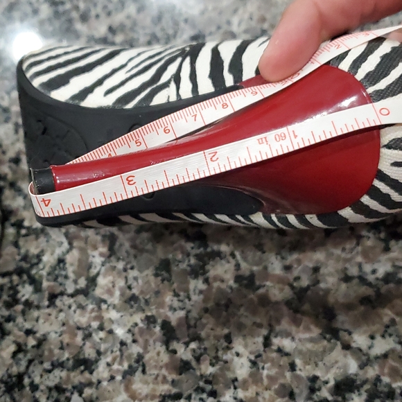 Candie's Heels,  Zebra print with a red heel, size 8.5  👠 - Picture 10 of 10